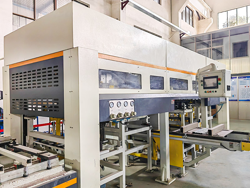 Impilatore automatico con nucleo in ferro